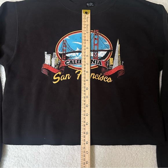 Brandy Melville Cropped Graphic Sweater/Crewneck - Picture 5 of 6